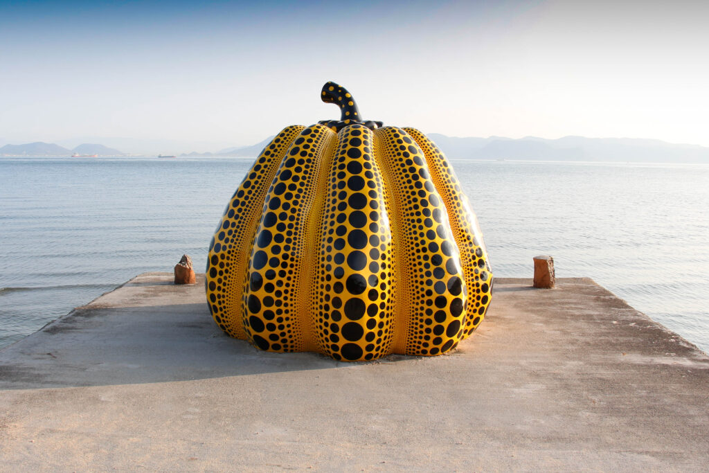 香川県で開催される瀬戸内国際芸術祭